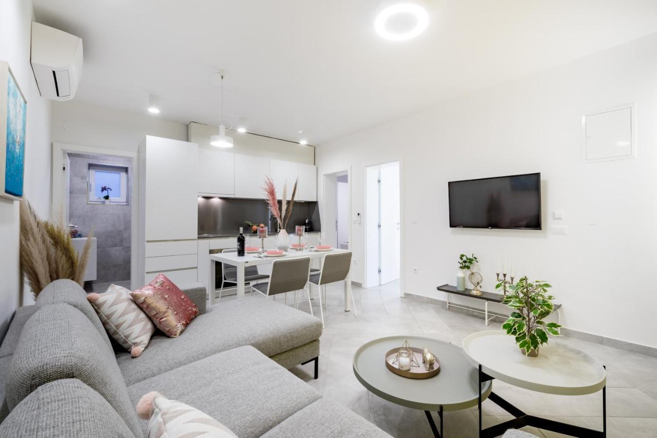 Apartments Villa Poco Loco Mlini Bilik gambar